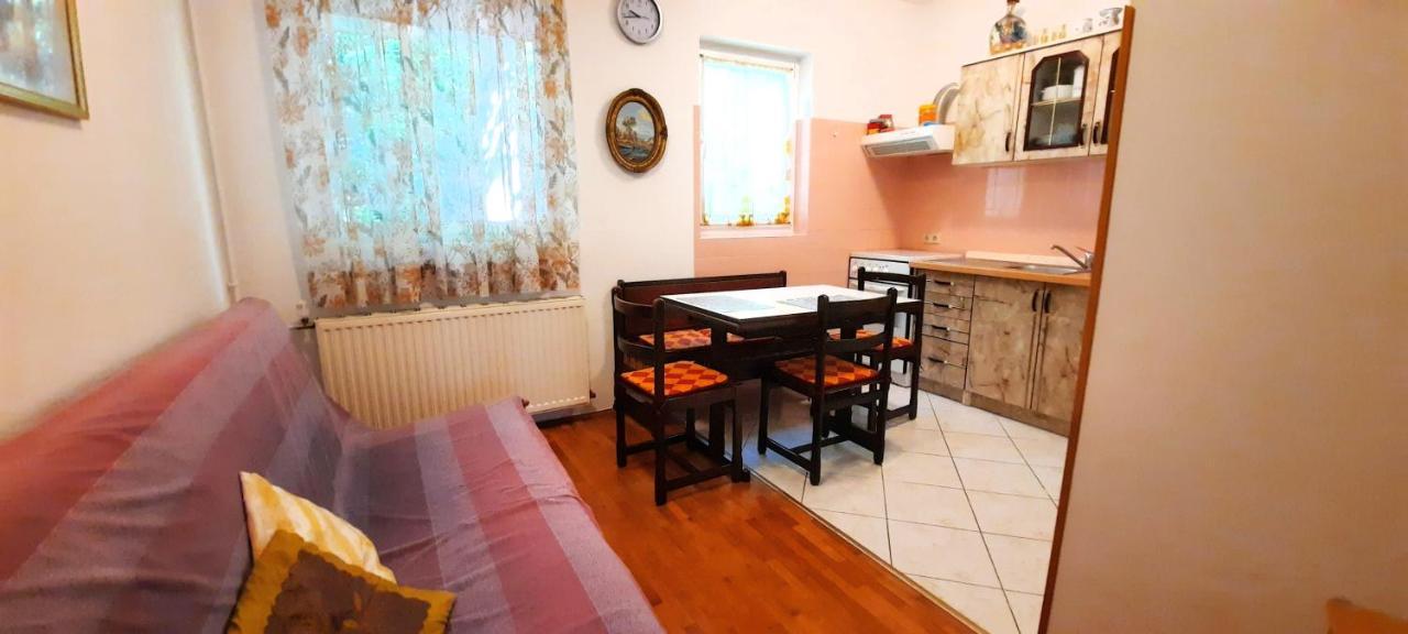 קרק Apartmani Iskra מראה חיצוני תמונה